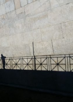 dettaglio su piramide cestia